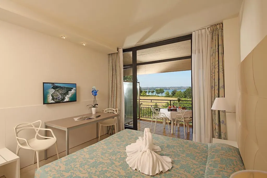 Hotel Holiday Sirmione 3*,  Italia